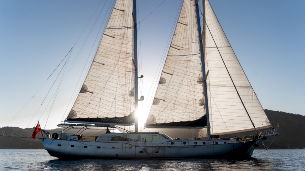 contact-yachts-silvermoon_0028
