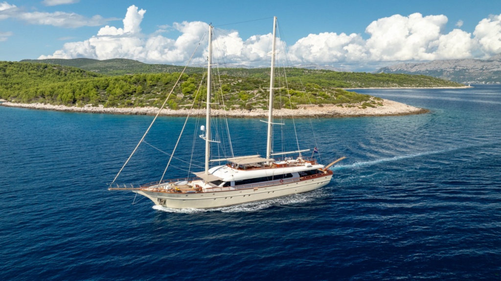 contact-yachts-son-de-mar_0001