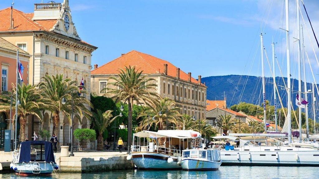 contact-yachts-stari-grad-hvar-island-001