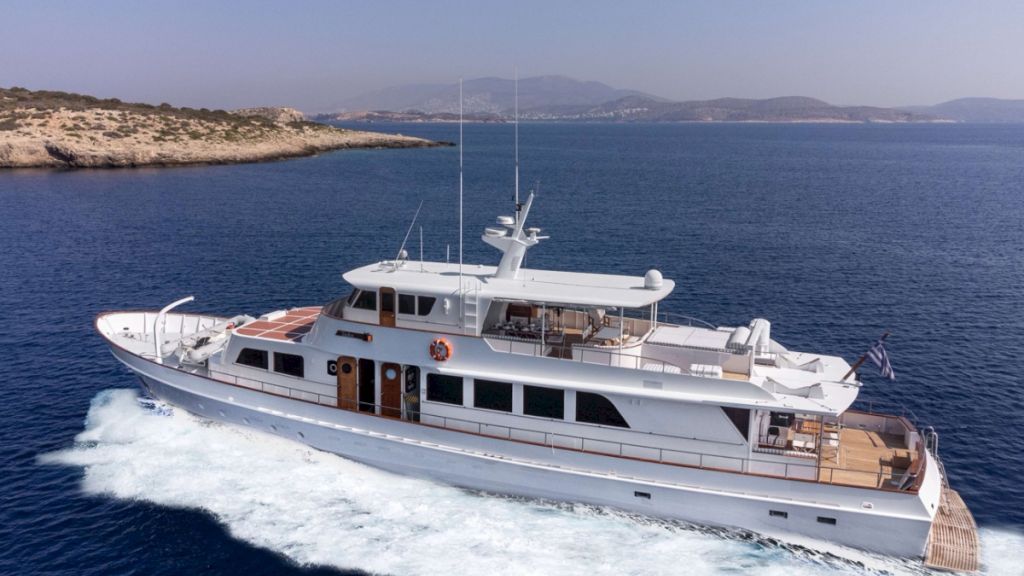 contact-yachts-taka_0025