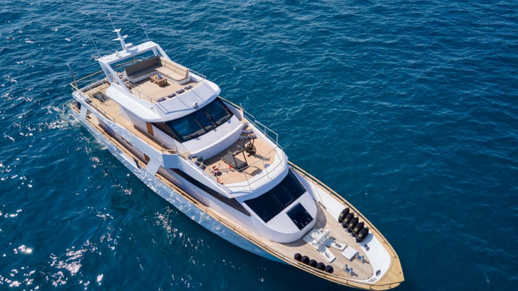 contact-yachts-wide-liberty_0021