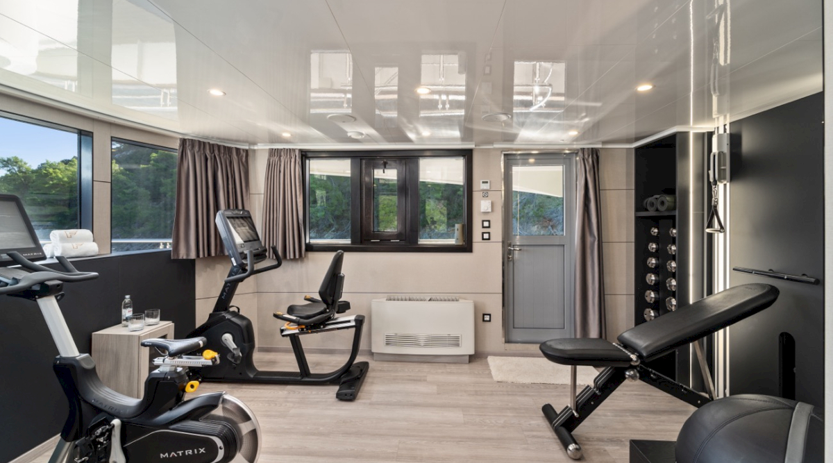 fitness_on_a_luxury_yacht_charter