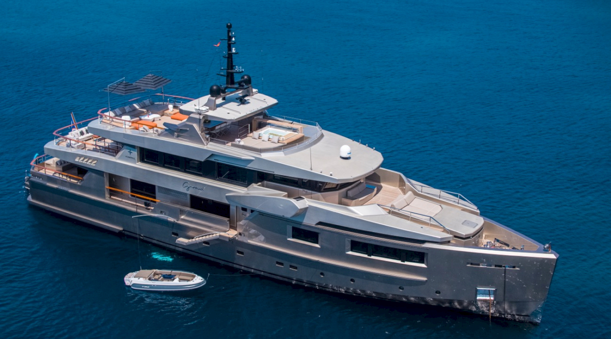 fitness_workouts_on_a_crewed_yacht_charter