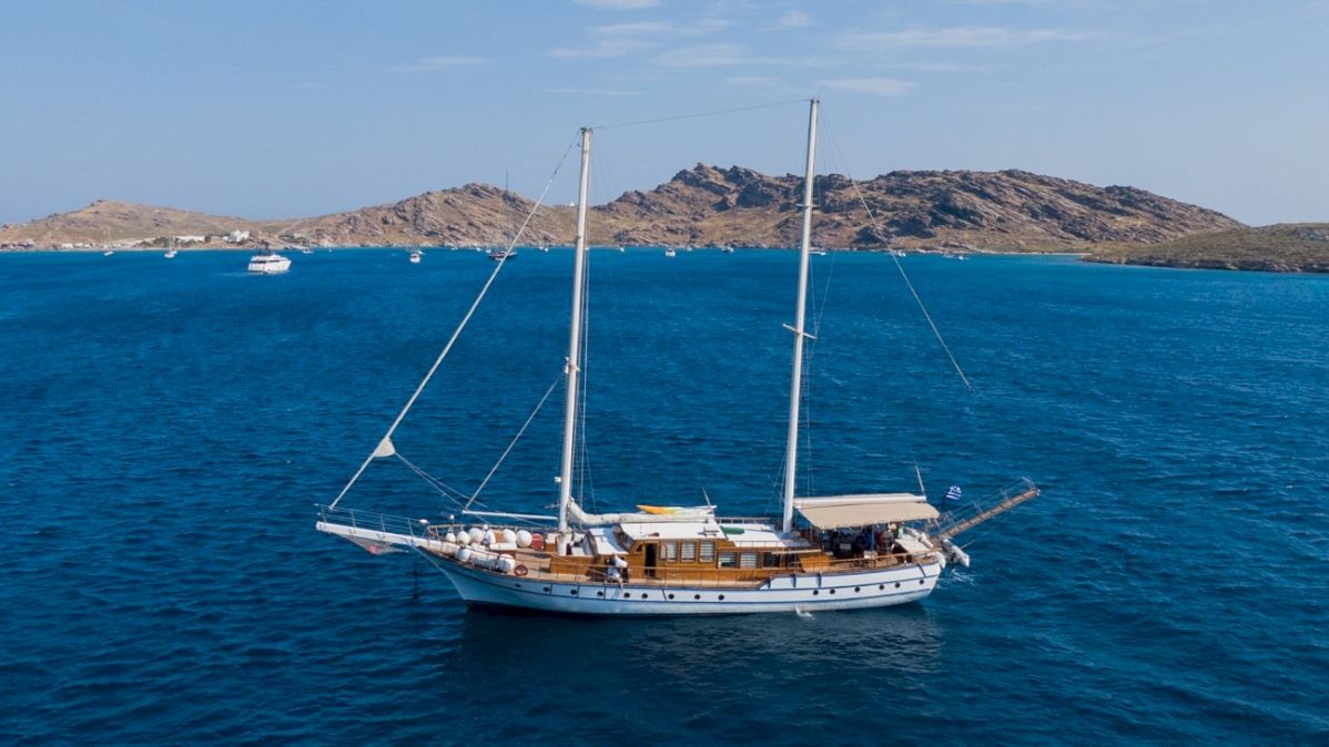 motor yachts for rent greece