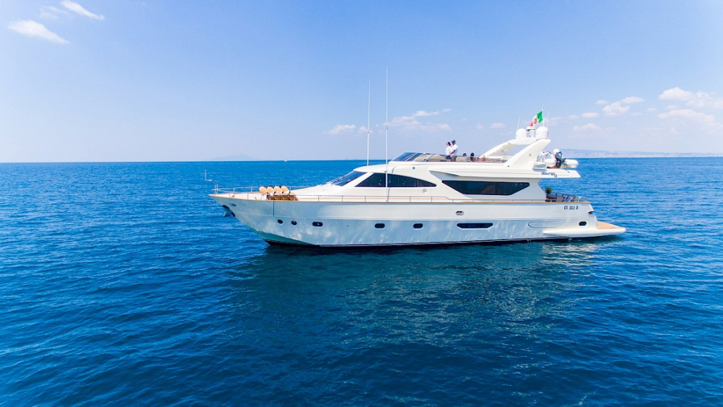 RIVIERA Motor Yacht for Rent in Italy, Sardinia, Olbia, Porto Cervo, Corsica, Naples, Amaltfi with Contact Yachts