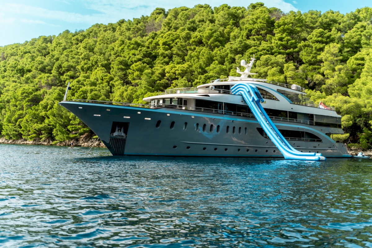 Welness luxury yacht charter in Croatia