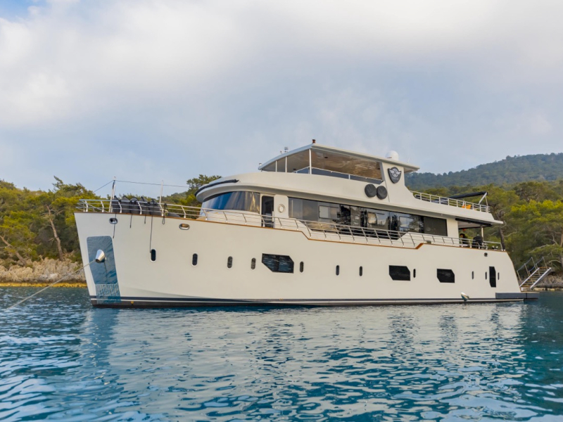 contact-yachts-simay-m_0001