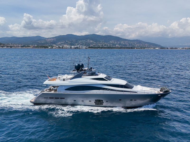 contact-yachts-ferretti-881_0003