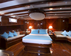 contact-yachts-dear-lila_0001