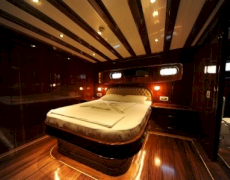 contact-yachts-dear-lila_0011