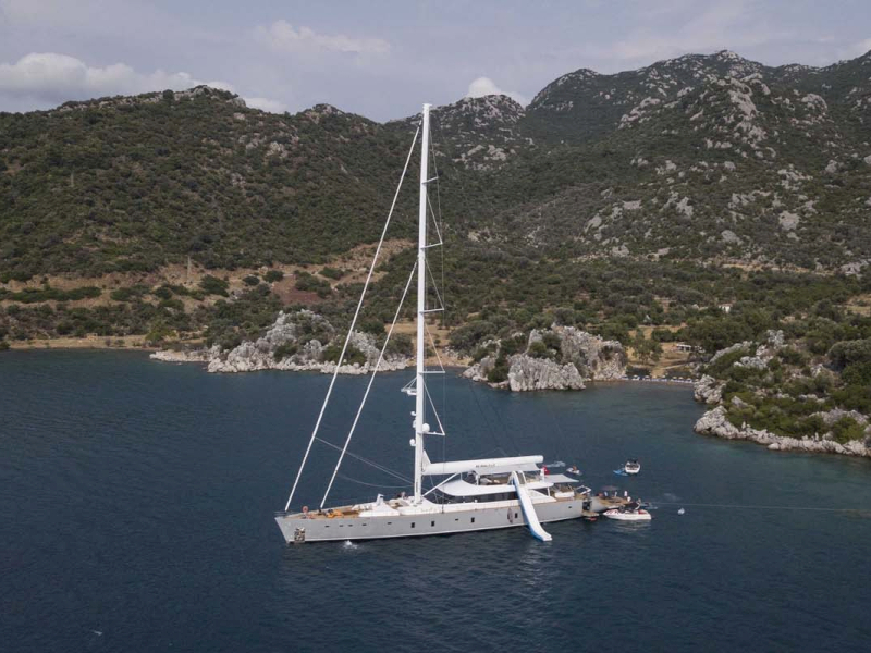 contact-yachts-all-about-u2_0030