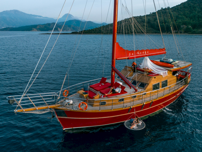 contact-yachts-le-rouge_0005