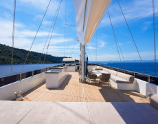 contact-yachts-king-of-the-sea_0043