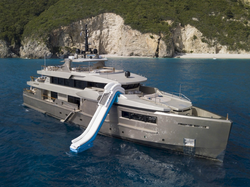 contact-yachts-maverick_0014