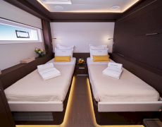 contact-yachts-crazy-horse_0001