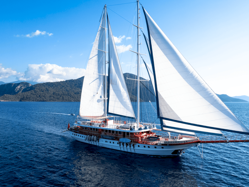 contact-yachts-queen-atlantis_0001