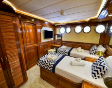 contact-yachts-queen-atlantis_0003