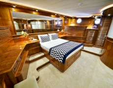 contact-yachts-queen-atlantis_0005
