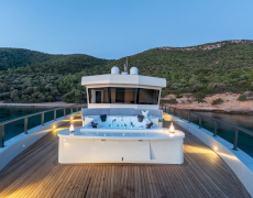 contact-yachts-calm-down_0001