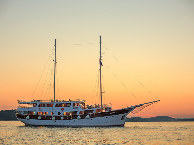 contact-yachts-cesarica_0008