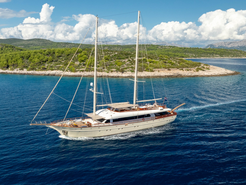 contact-yachts-son-de-mar_0001