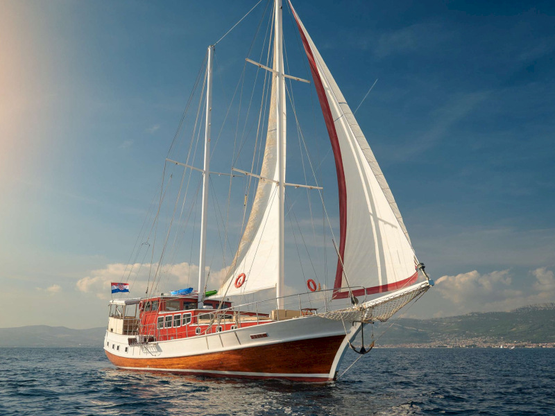 contact-yachts-sole_0005