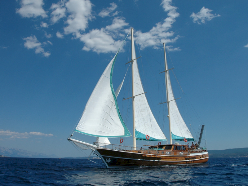 contact-yachts-agora_0007