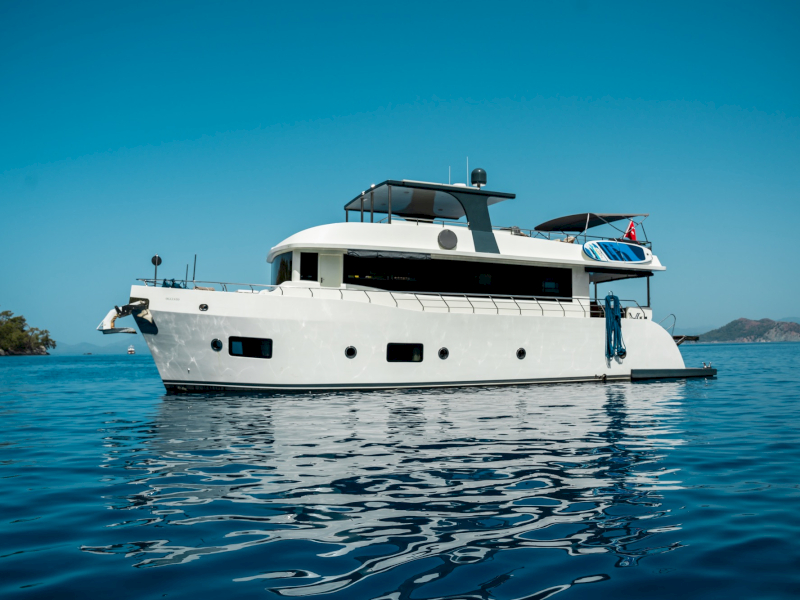 contact-yachts-oggusto_0003