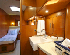 contact-yachts-tango-charlie_0005