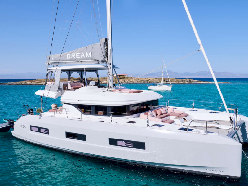charter-catamaran-dream-in-greece