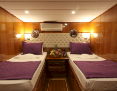 contact-yachts-queen-lila_0003