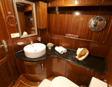 contact-yachts-queen-lila_0012