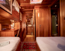 contact-yachts-dionysos_0004