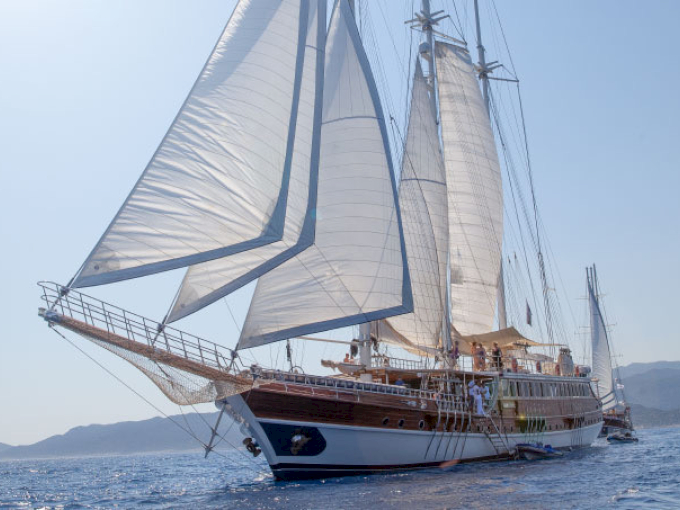 contact-yachts-grand-admiral_0002