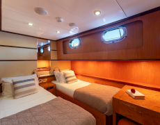 contact-yachts-serenity-86_0010