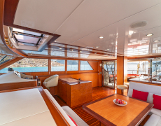 contact-yachts-serenity-86_0015