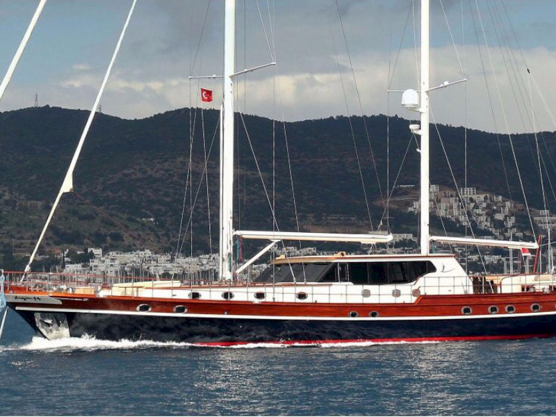 Luxury charter gulet yacht Dragonfly sailing in Montenegro & Croatia with Contact Yachts_2