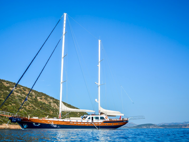 contact-yachts-papa-joe_0001