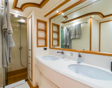 RIVIERA Motor Yacht for Rent in Italy, Sardinia, Olbia, Porto Cervo, Corsica, Naples, Amaltfi with Contact Yachts