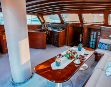 contact-yachts-wicked-felina_0033