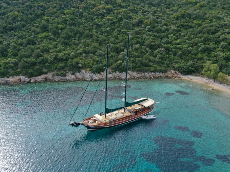 contact-yachts-ros-mare_0001