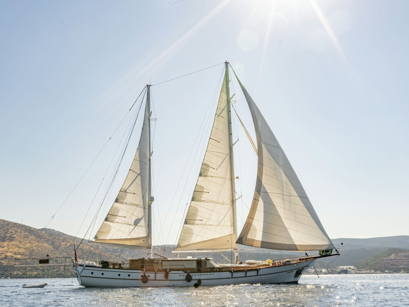contact-yachts-babylon_0001