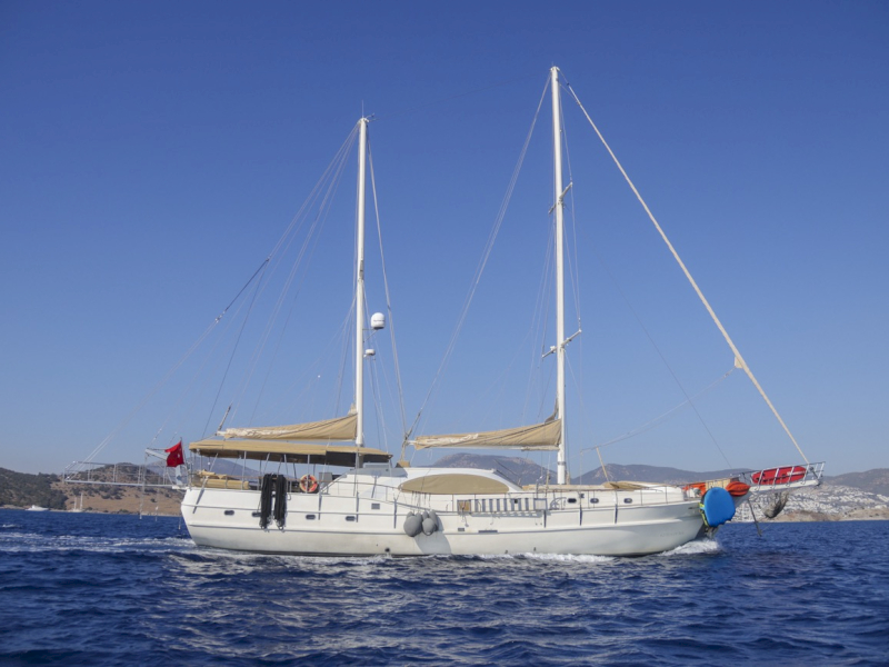 contact-yachts-queen-of-sea_0002